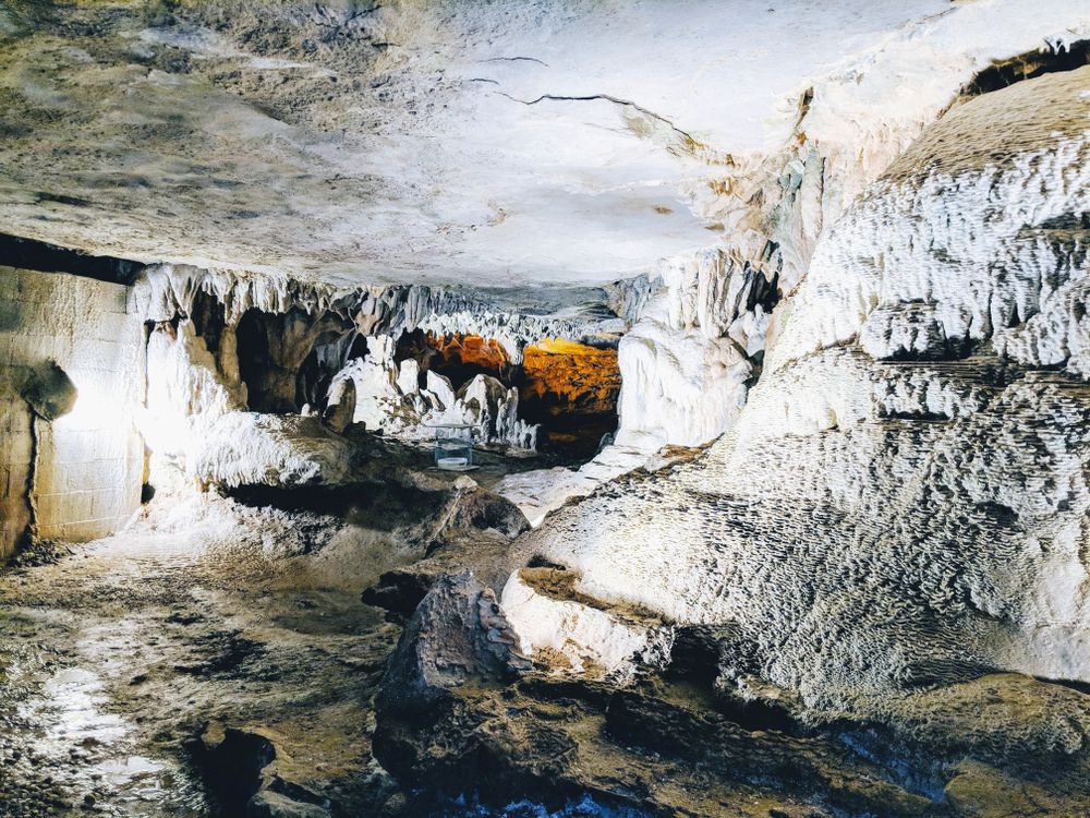 The view inside the Fantastic Caverns