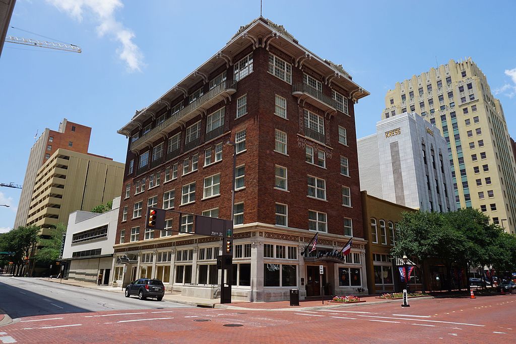 Exterior of Ashton Hotel