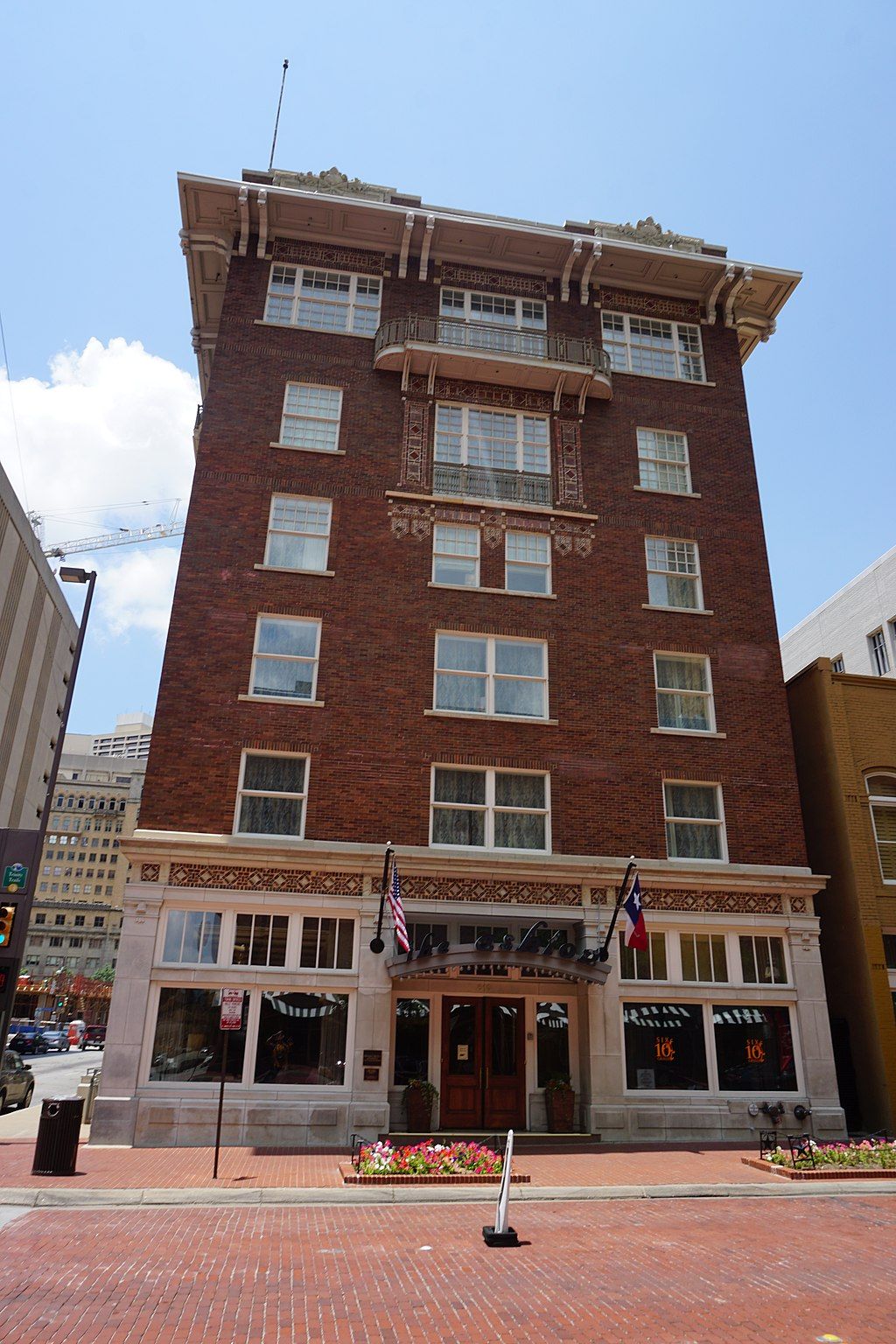 Front entrance of Ashton Hotel