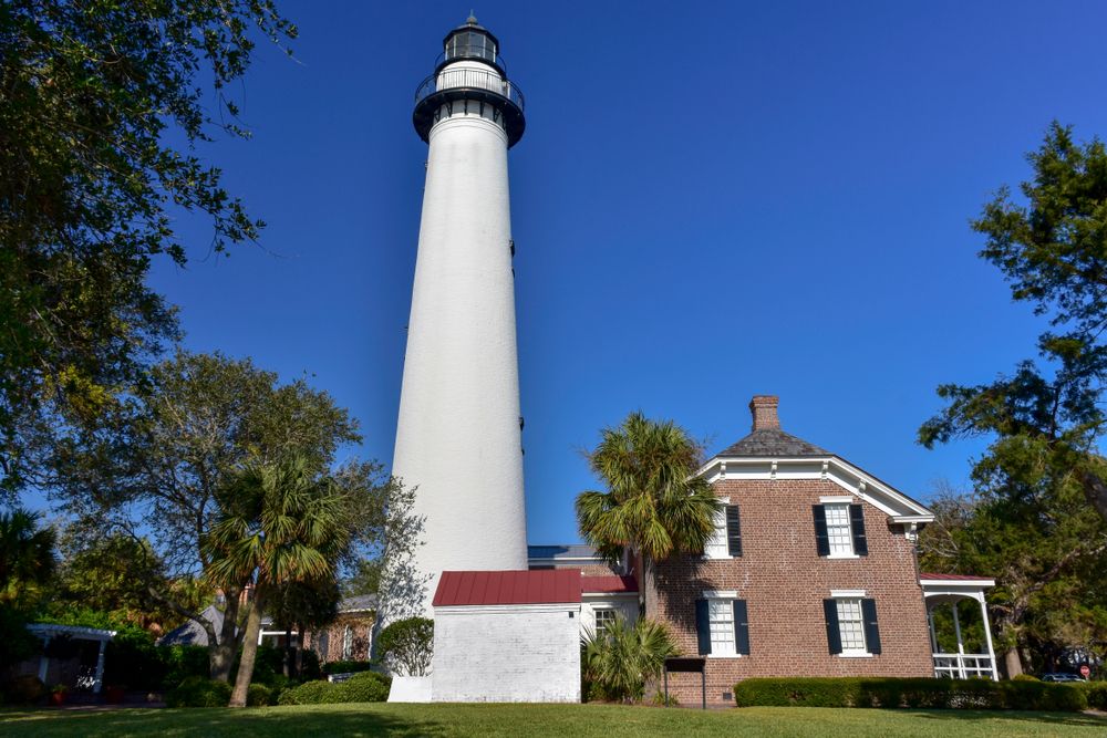 Facade of St. Simons Lighthouse and Museum