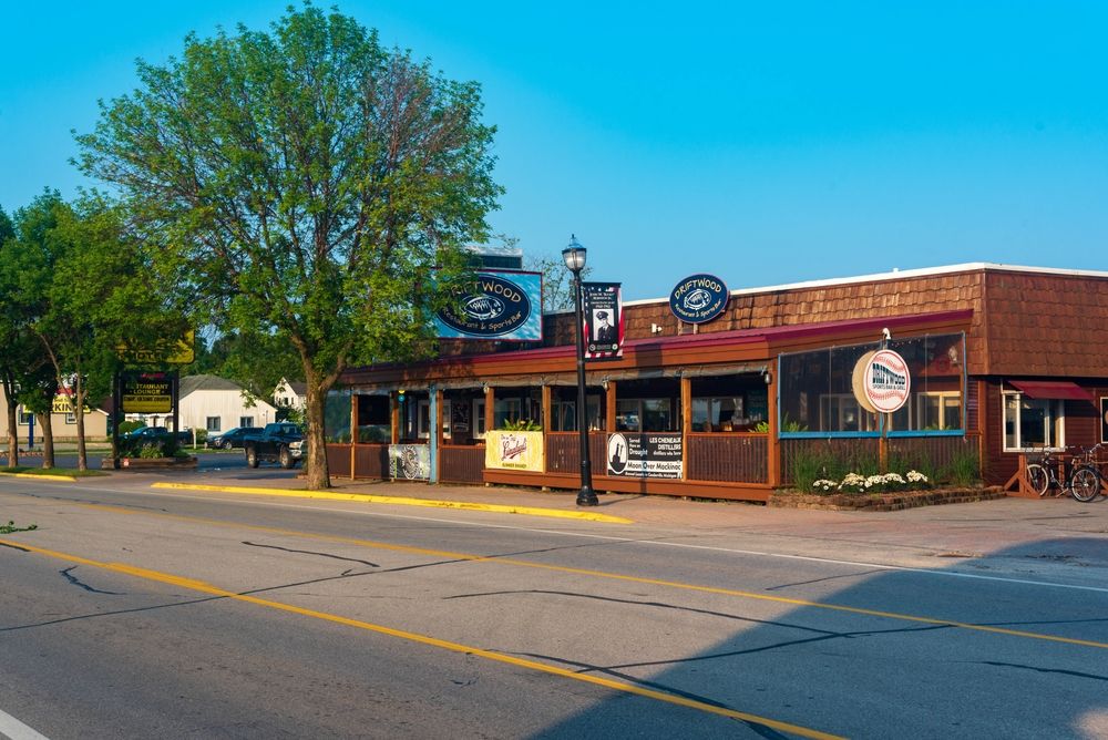 Exterior of Driftwood Restaurant and Sports Bar