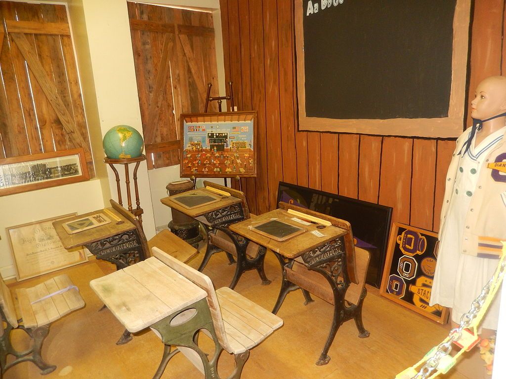 A schoolroom in Crockett County Museum