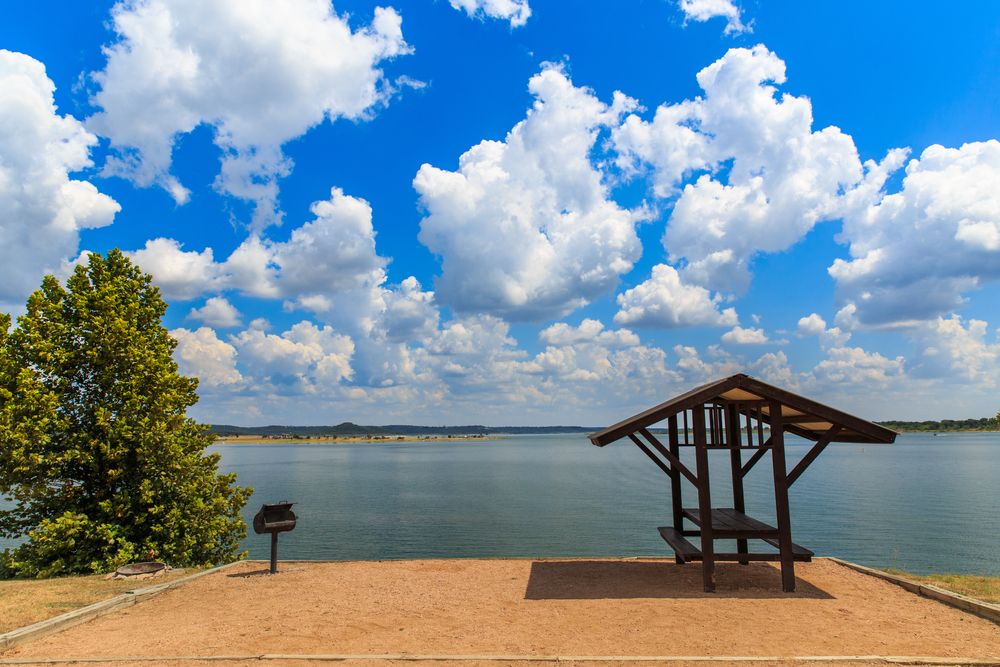 Picnic table near the waters of Stillhouse Park