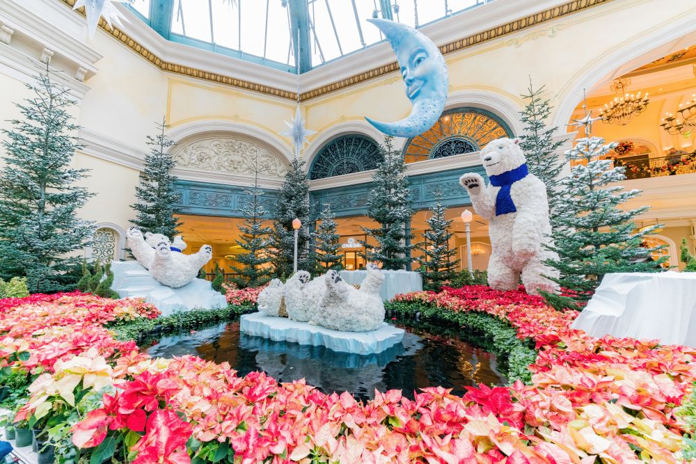 Animal-shaped flower sculptures at Bellagio Conservatory & Botanical Gardens