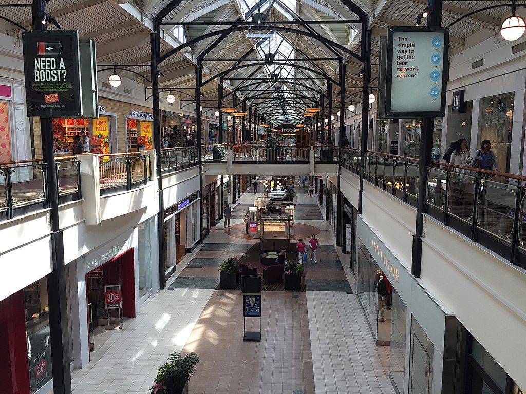 Interior of Dulles Town Center