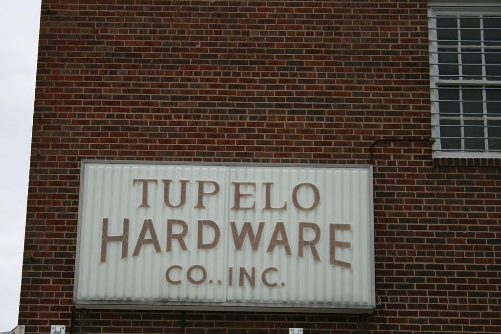 Building sign of Tupelo Hardware Company