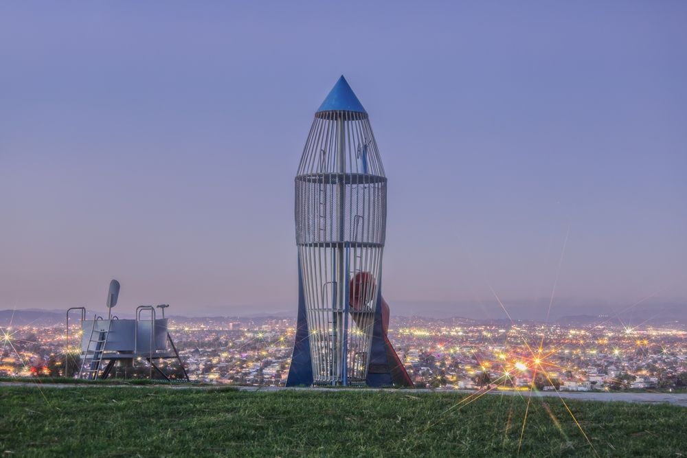 The tall rocketship statue at Los Arboles “Rocketship” Park