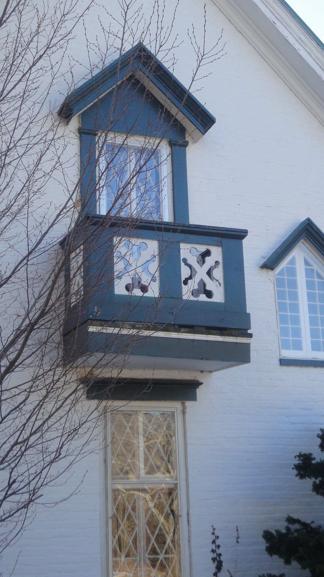 Closer view of the architecture in Tudor hall