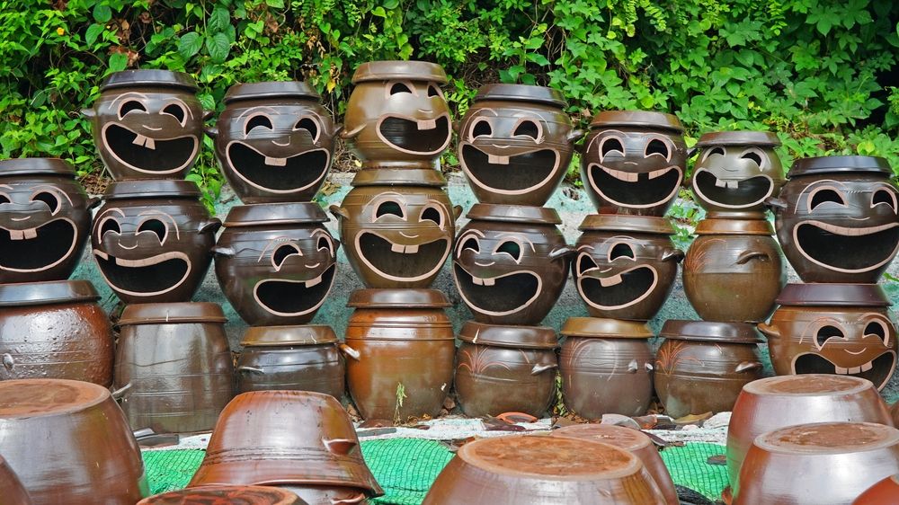 Smiling pottery art in Oegosan Onggi Village