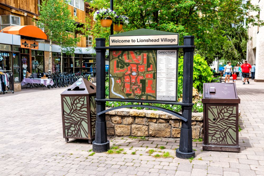 Welcome sign of Lionshead Village