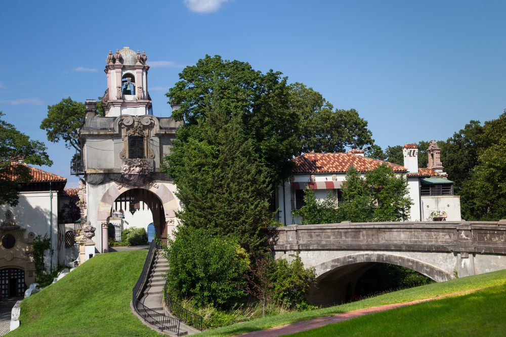 Entrance to the Vanderbilt Mansion