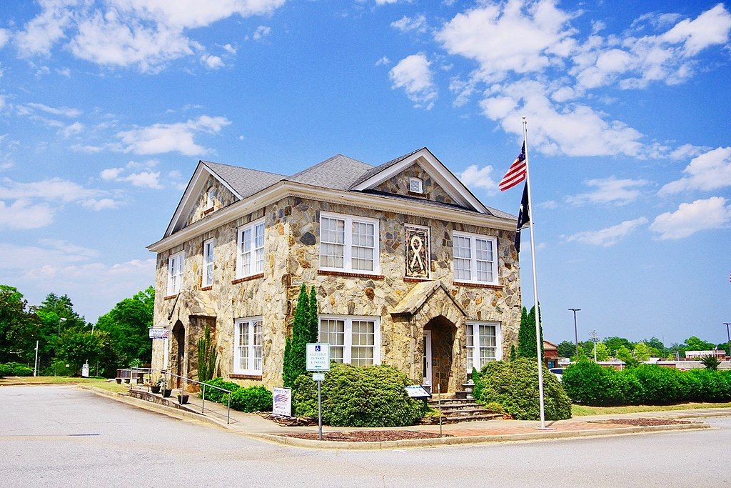 Exterior of Oconee Military Museum at Patriots Hall