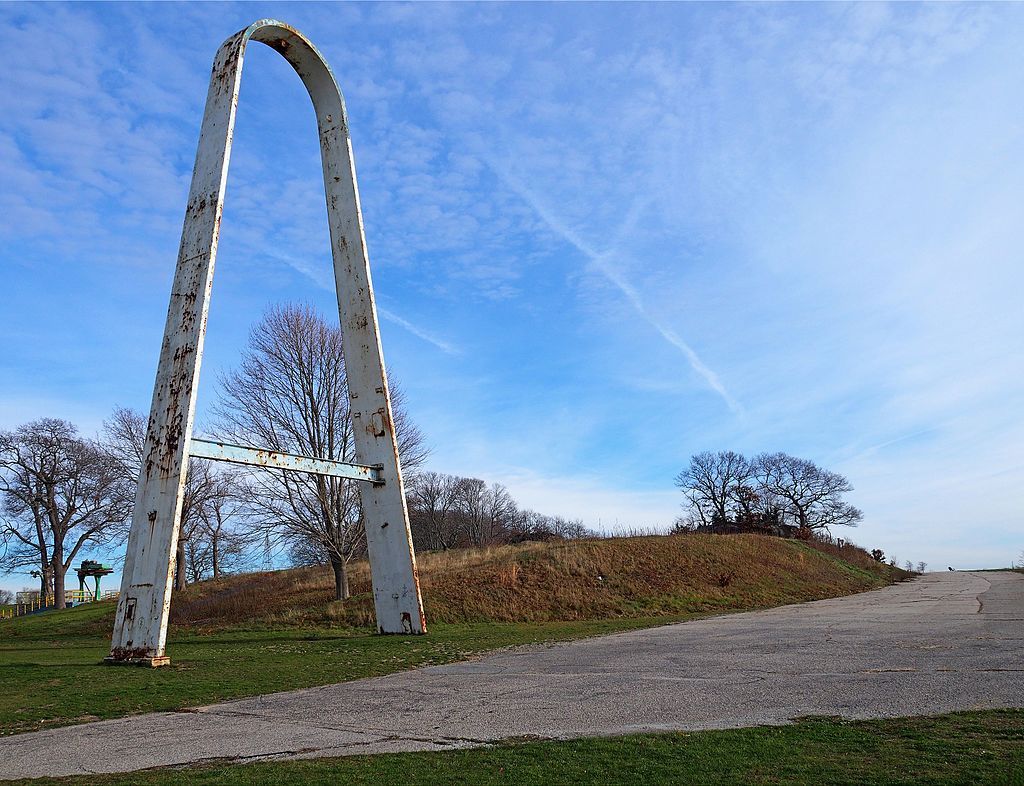 A rusty arch at Rocky Point State Park