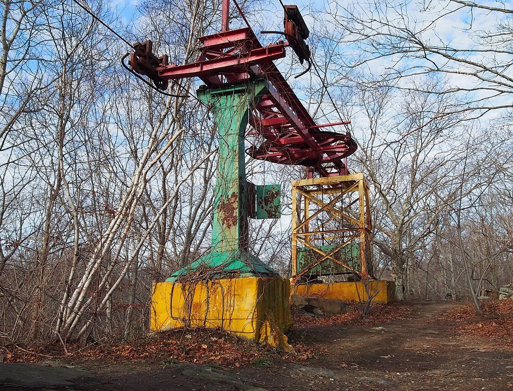 An abandoned ride at Rocky Point State Park