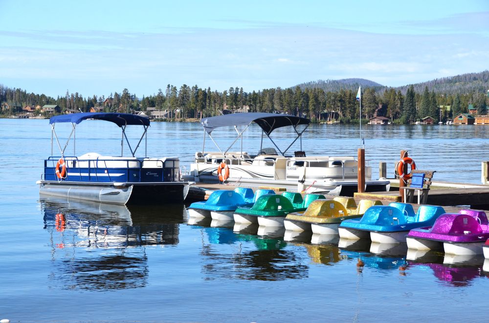 Paddle Boats and House Boats for rent on Lake Dillon