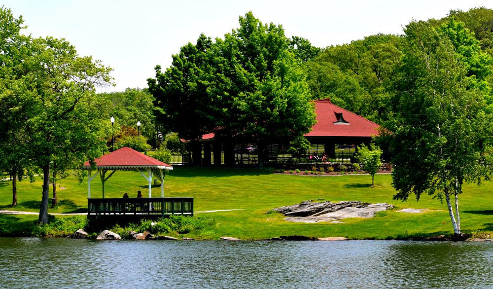 Sunny day at Green Hill Park