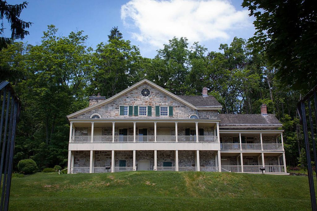 Front view of Shippen Manor's exterior