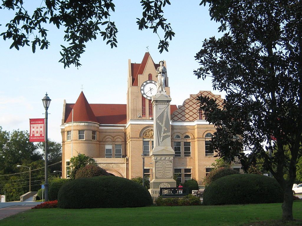 Confederate memorial in front of the Wilkes County Courthouse