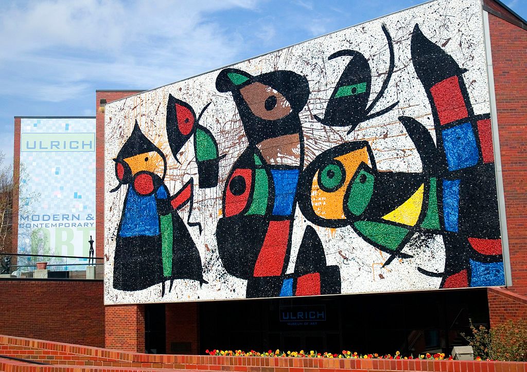 Personnages Oiseaux mural at Wichita State University
