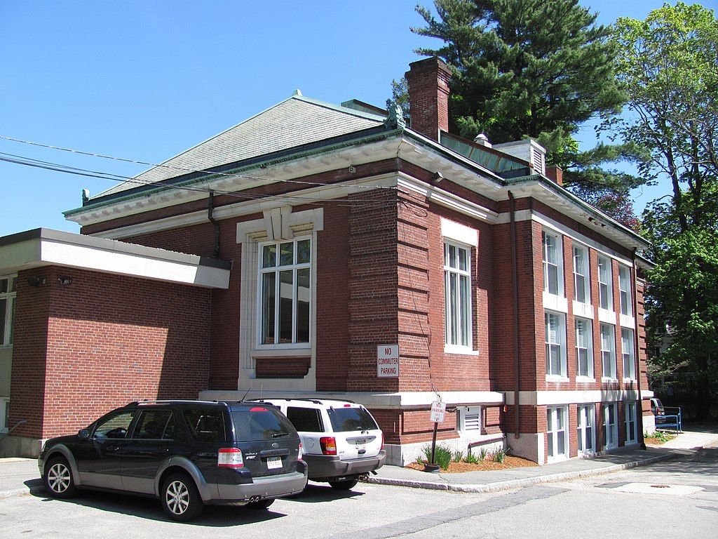 Exterior of Walpole Public Library