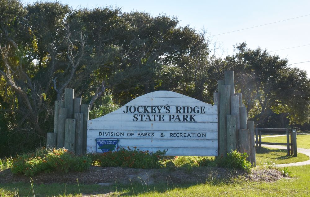 Welcome sign of Jockey's Ridge State Park