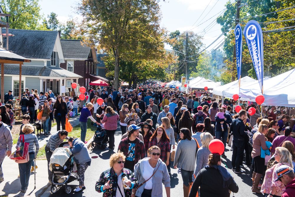 People at Warwick Applefest