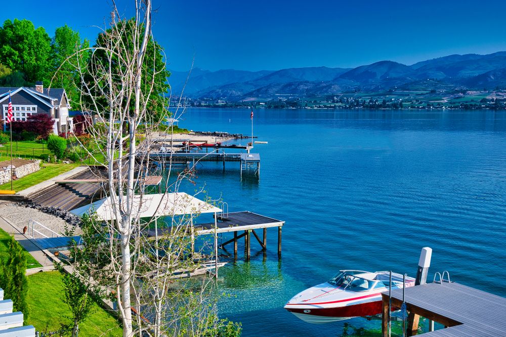 Scenic view of Chelan Lake