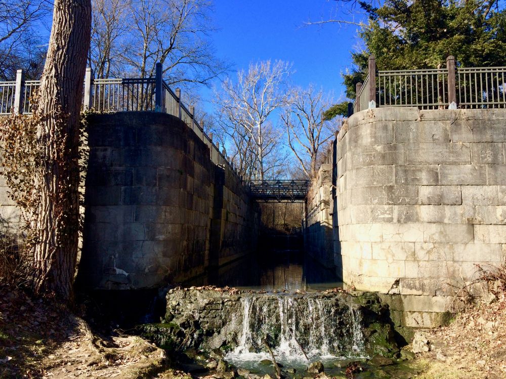 A small waterfall at Side Cut Metropark