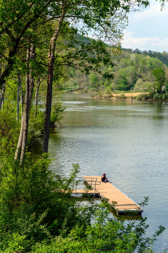 Aerial view of Stonewall Resort's dock