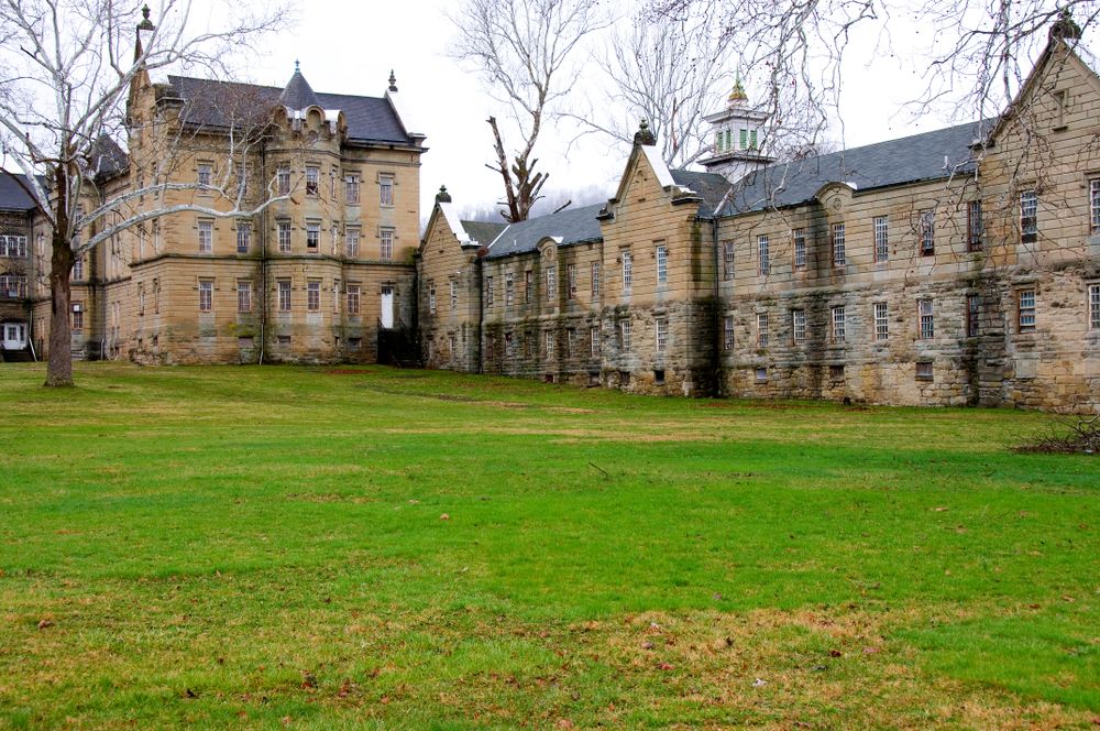 Side facade of Trans-Allegheny Lunatic Asylum