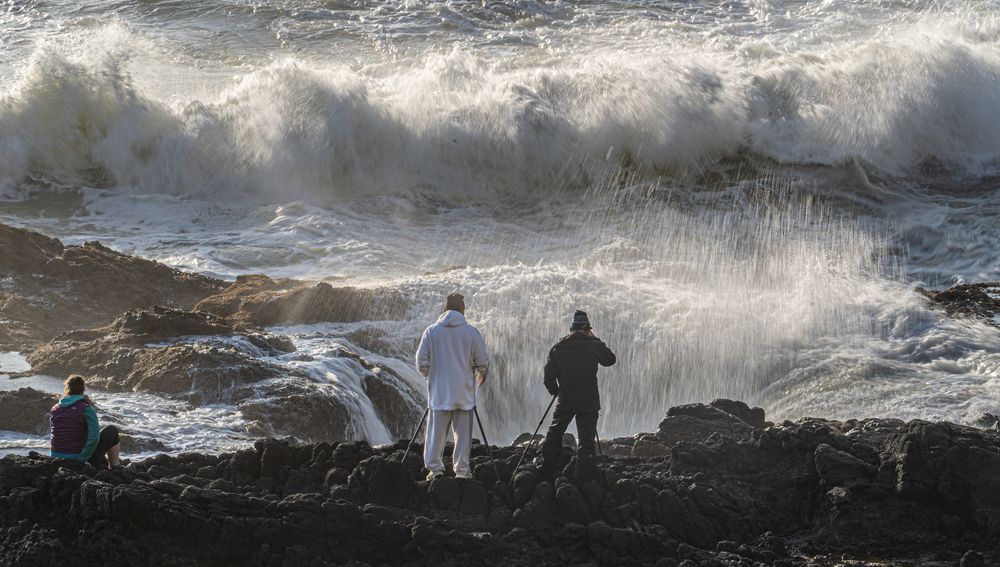People watching the strong waves near Thor’s Well