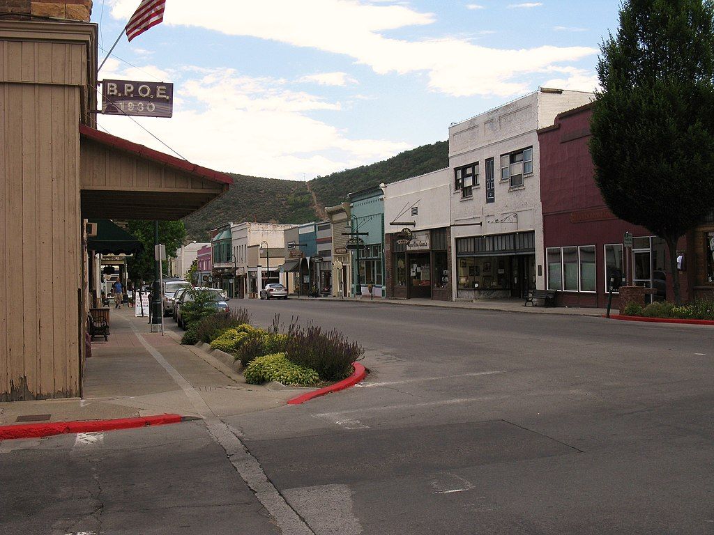 Daytime view of West Miner Street Historic District