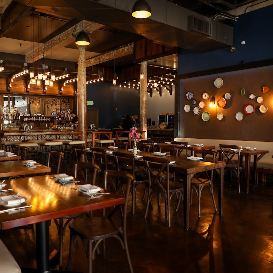 Plates Restaurant & Bar